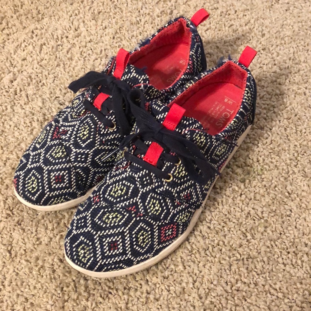TOMS sneakers size 8 Women’s